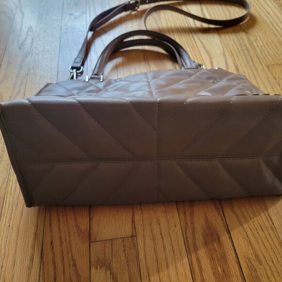 Steve Madden Quilted Taupe Handbag With Dual Handles & Detachable Strap - Picture 4 of 8
